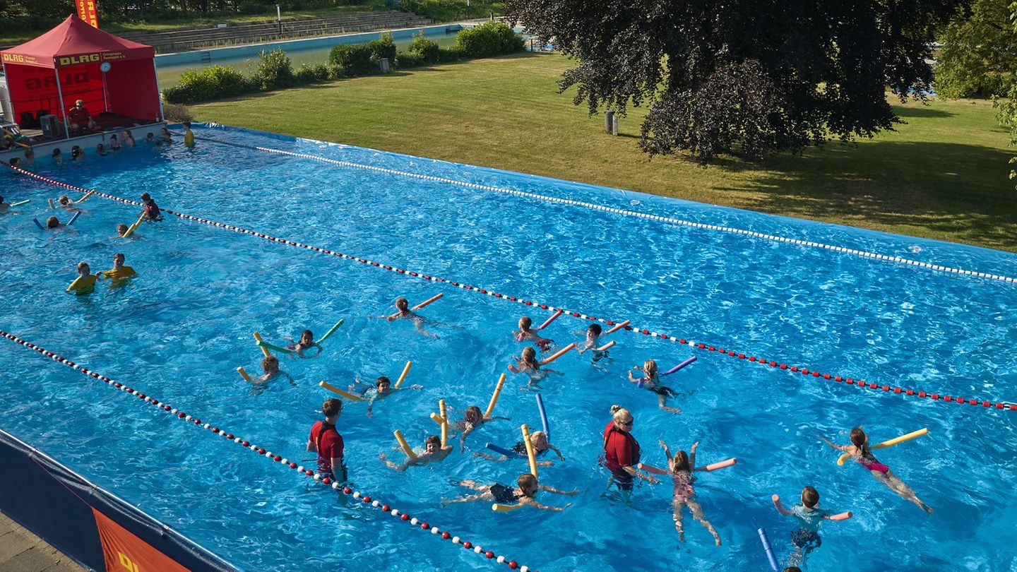 Abkühlung: Remagen eröffnet Pop-up-Pool – Schwimmen trotz Badsanierung