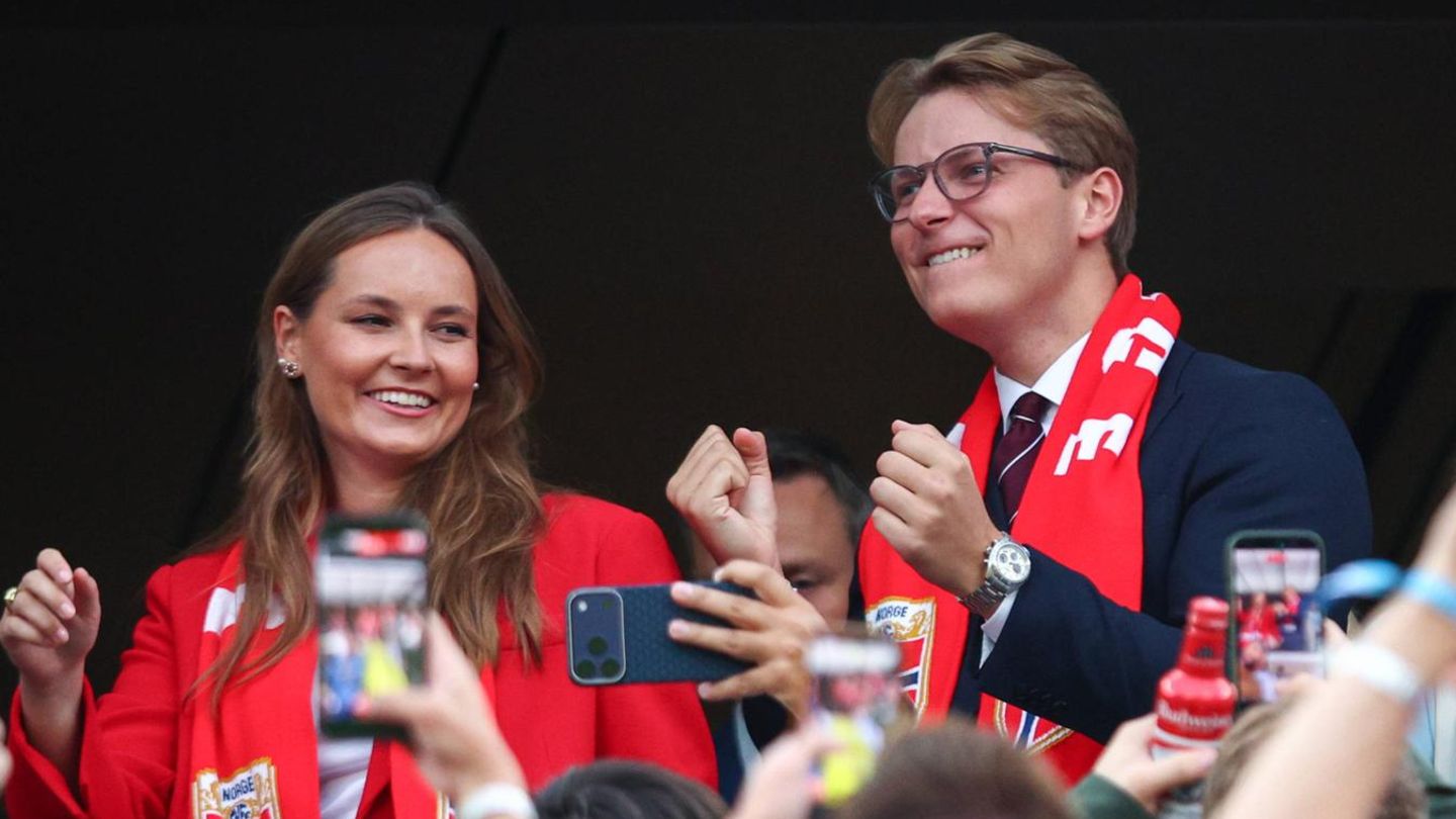 Leute von heute : Prinzessin Mette-Marits Kinder jubeln beim Fußball