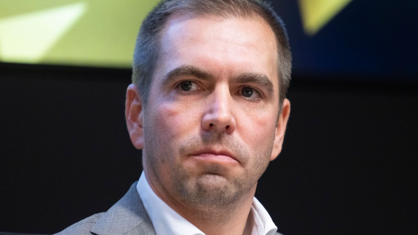 Ex-Weltmeister wird deutlich: Lahm kritisiert Infantino: „Die WM wird verkauft“