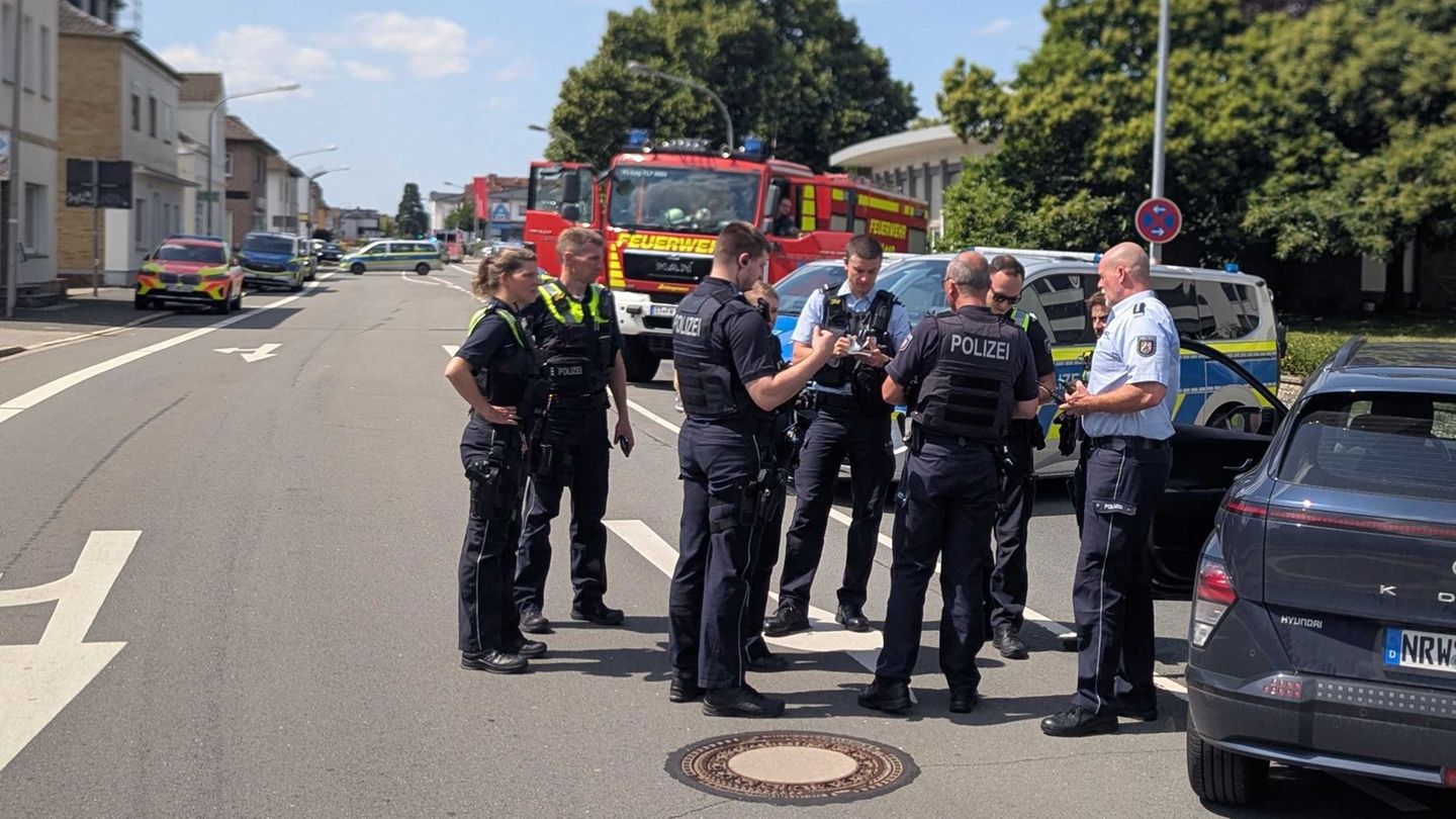 Großeinsatz nahe Münster: Mann bringt Rathaus-Mitarbeiter in seine Gewalt
