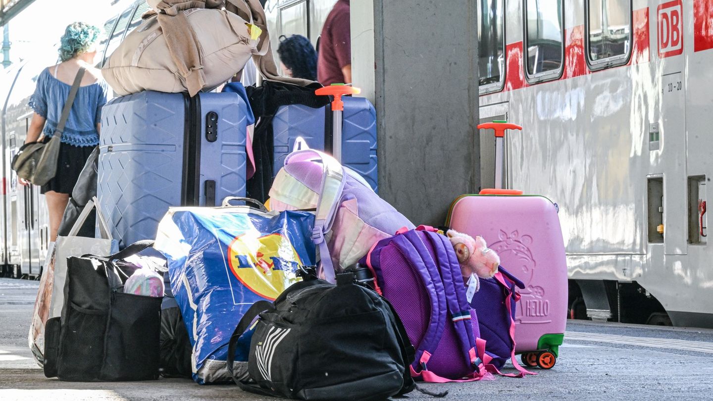 Bundesweiter Stillstand: Technikpanne legt Bahn lahm – Tausende steckten fest