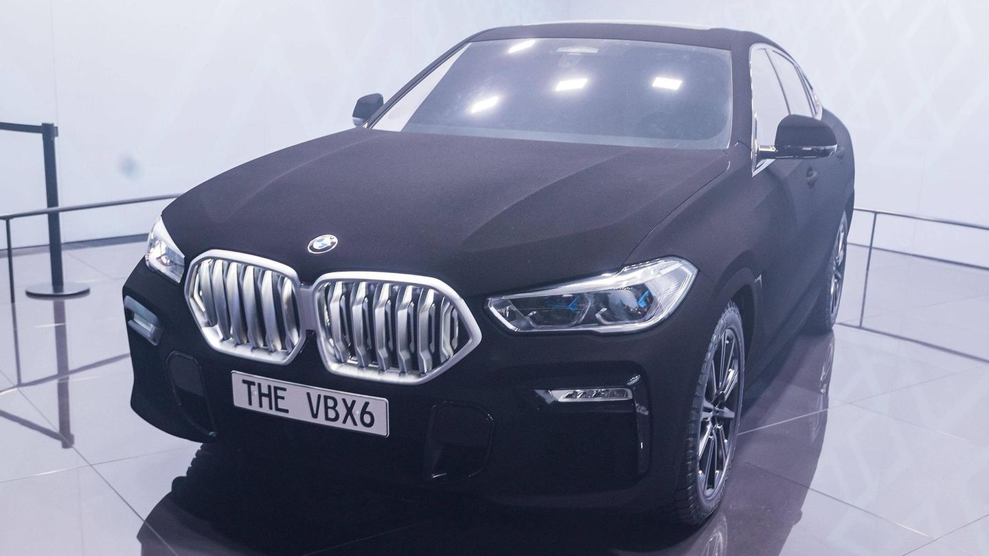 Verkehr: diese autofarben und effekte sind in deutschland verboten 2026 - iustitia. Bg - gerechtigkeit Verkehr: diese autofarben und effekte sind in deutschland verboten 2026 bmw in der in deutschland verbotenen autofarbe in vantablack ob chrom, neon oder speziallack – nicht alles ist auf deutschen straßen erlaubt. Manche autodesigns kosten schnell... Iustitia. Bg verkehr: diese autofarben und effekte sind in deutschland verboten 2026 2026-08-13 10:12:00 iustitia. Bg - gerechtigkeit