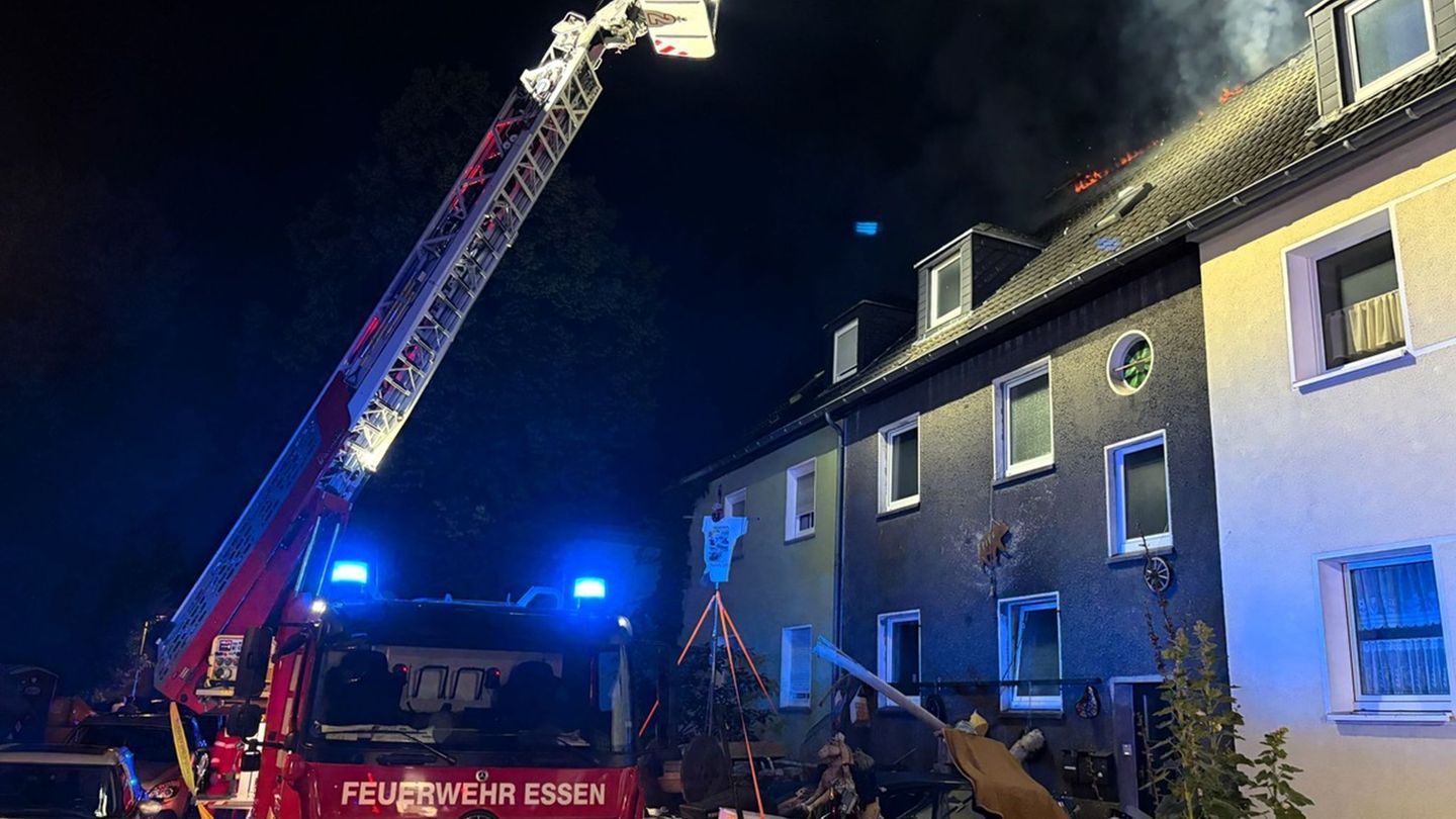 Mordkommission: Wohnhausbrand und Explosion: Ermittlungen gegen Hausbewohner