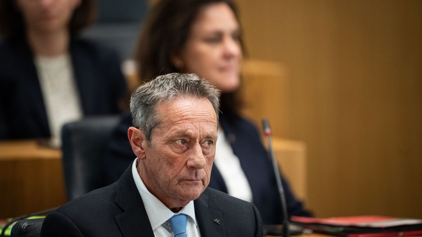 Extremismus: Innenminister legt Verfassungsschutzbericht vor