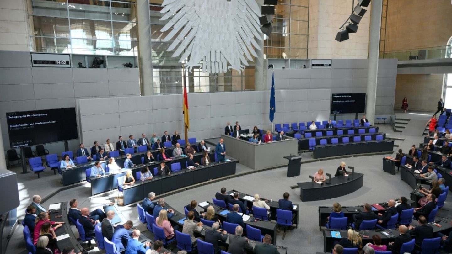 Erregte Debatte im Bundestag über Pantisanos Faschismus-Vorwurf