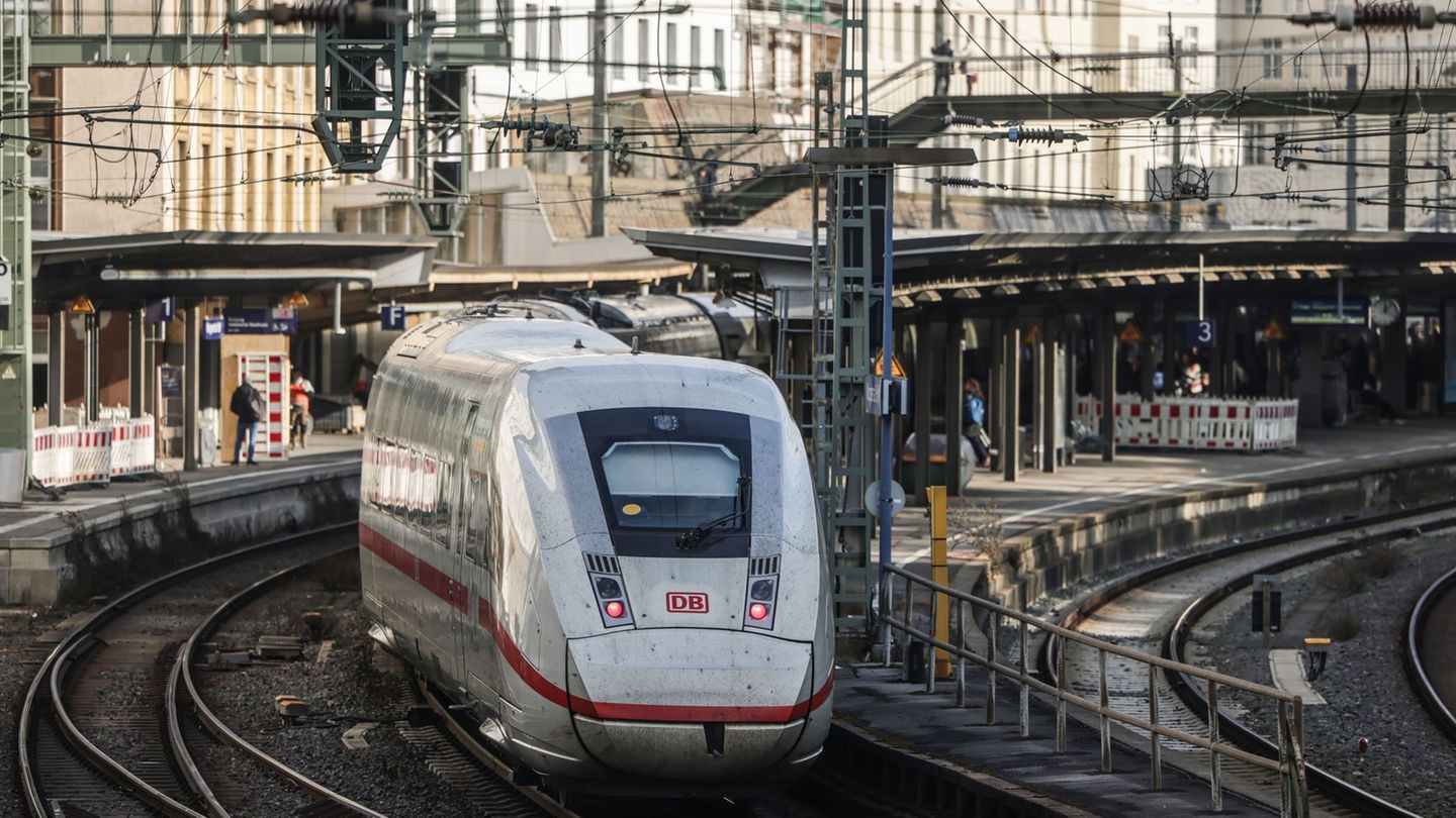 Bahnverkehr: Handgranate legt Bahnstrecke in Wuppertal lahm