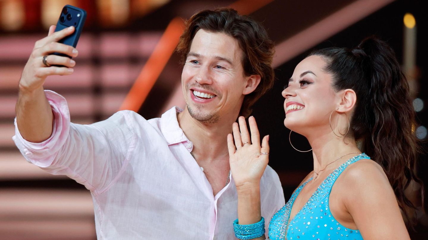 Leute von heute : „Let’s Dance“-Stars befeuern Liebesgerüchte mit gemeinsamem Urlaub