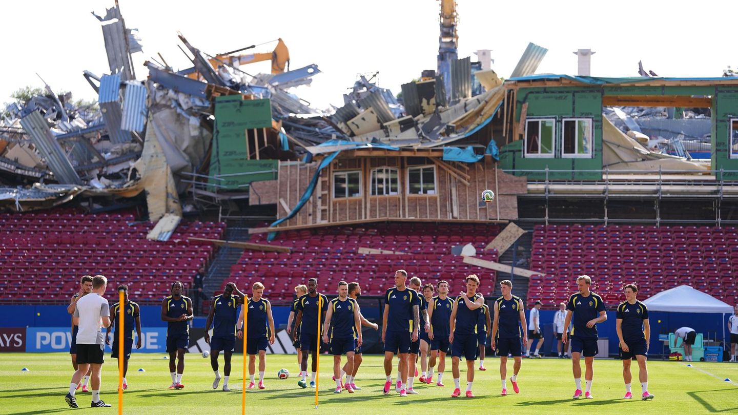 Newsblog zur Fußball-WM: Tribüne stürzt in Schwedens WM-Basiscamp ein
