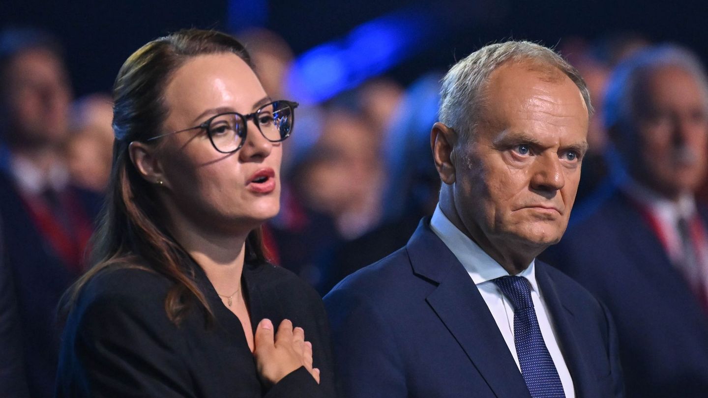 Wiederaufbaukonferenz: Ukraine bekommt erste Milliarden aus EU-Hilfskredit