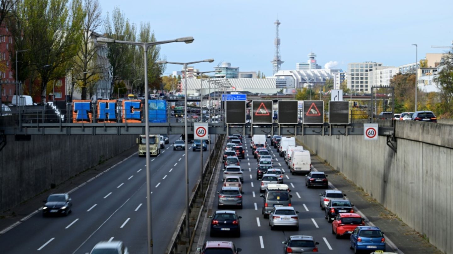 Infrastrukturgesetz: Lob aus Wirtschaft - Kritik von Umweltschützern
