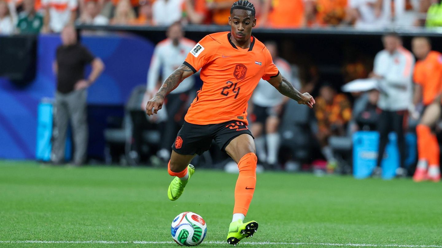 Newsblog zur Fußball-WM: Statt Gewitter gibt es den Blitz-Start für die Niederlande