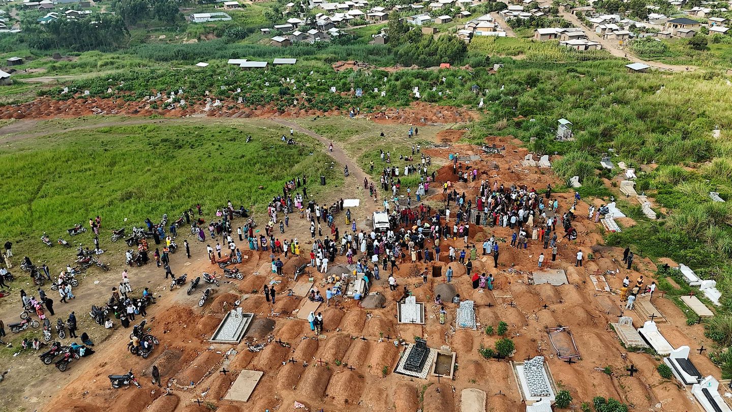 Hochgefährliche Krankheit: Mehr als 300 Ebola-Tote im Kongo