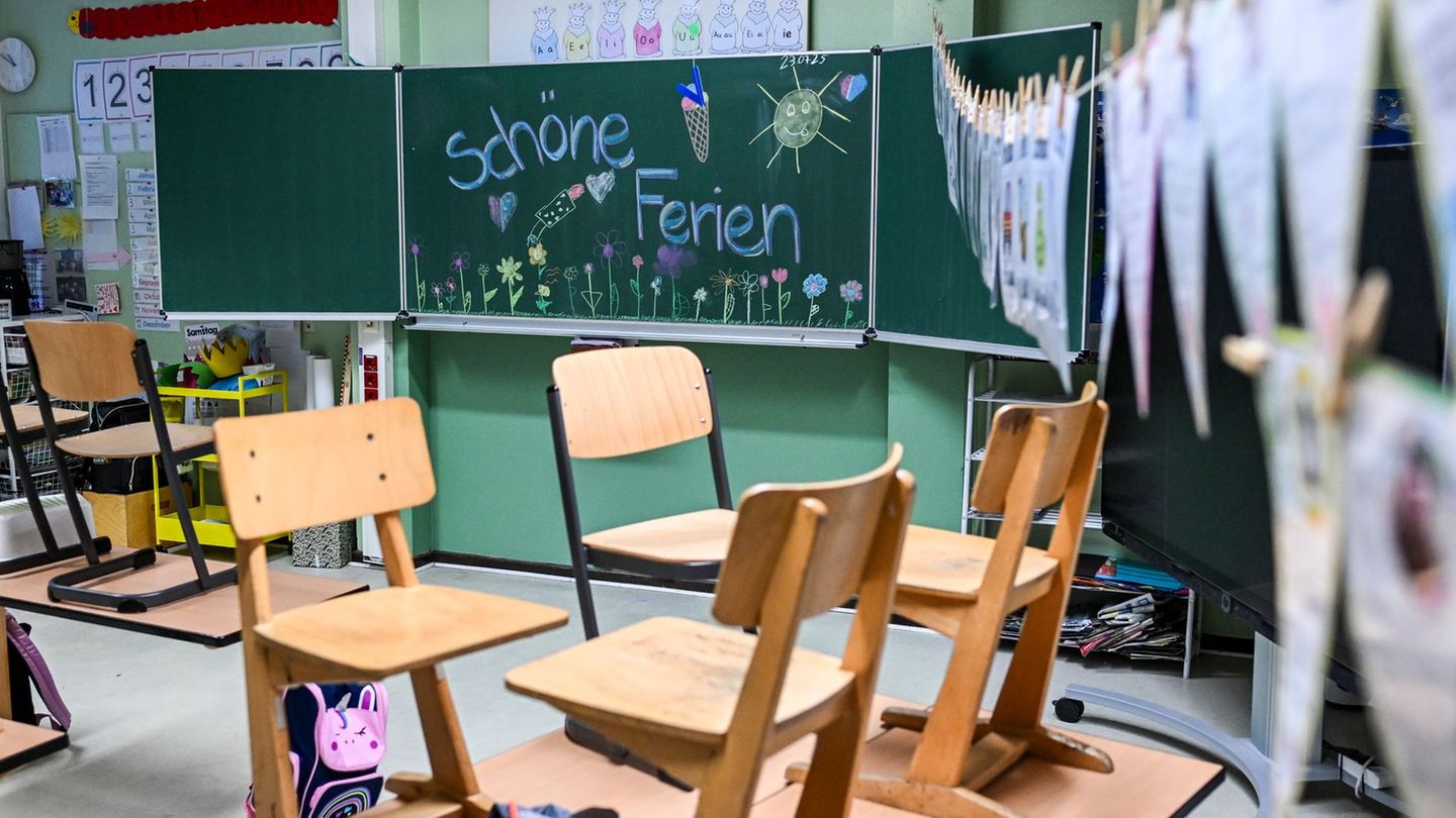 Stühle hoch!: Schluss mit Schule: Die ersten Kinder bekommen Sommerferien