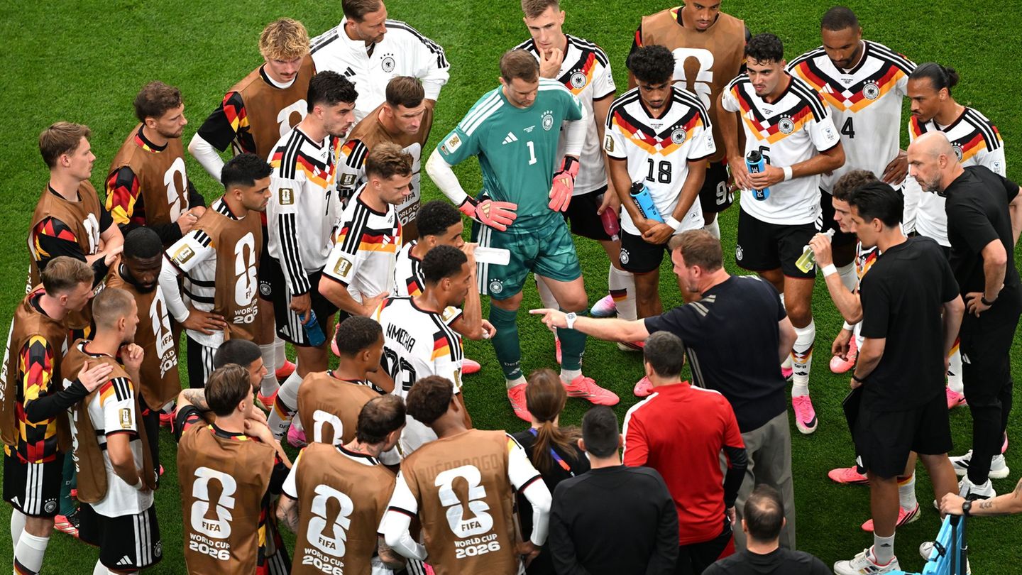 Fußball-Weltmeisterschaft: Erholen, besprechen, werben: Debatte um feste WM-Trinkpausen