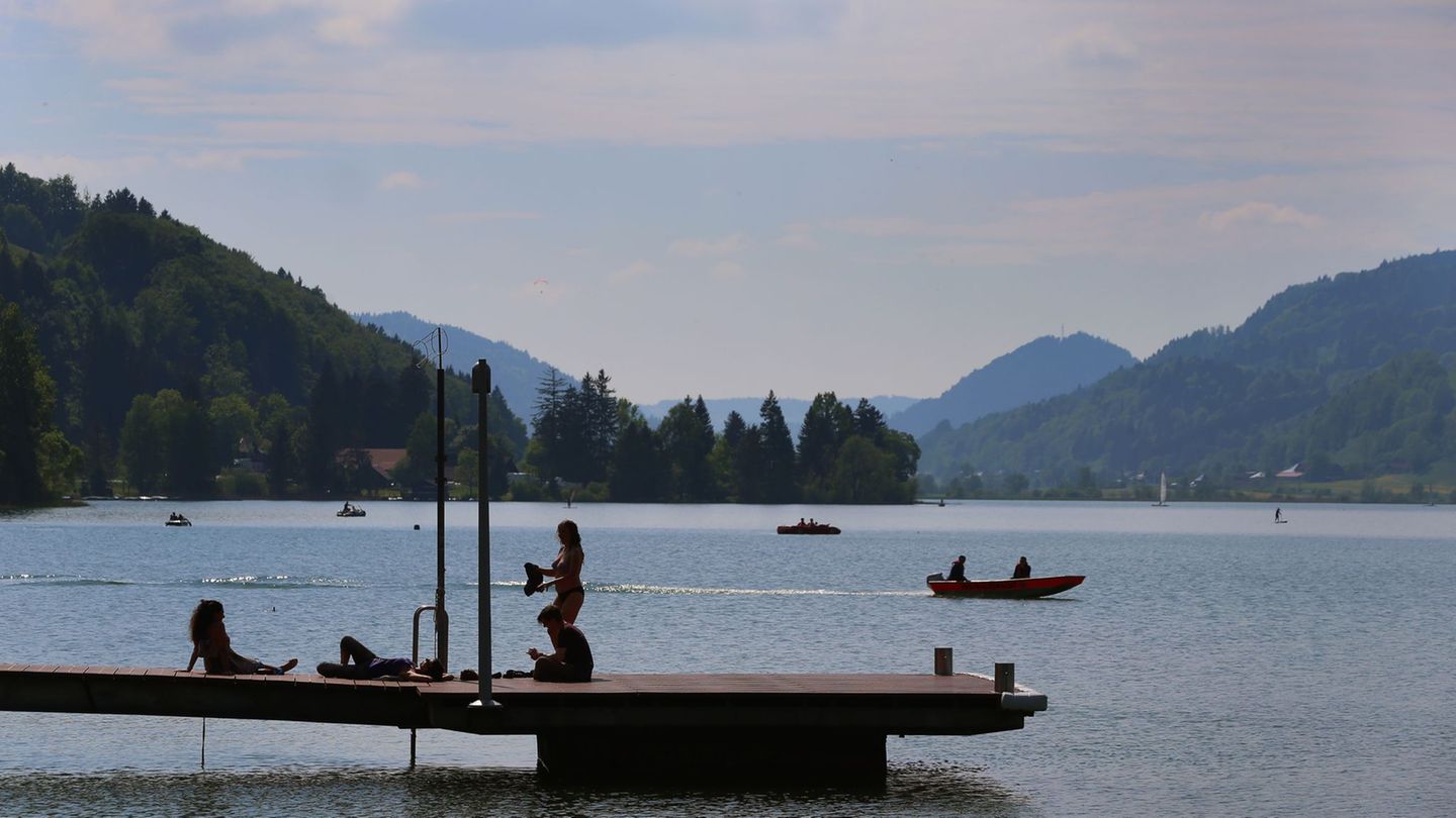 Notfälle: 85-Jähriger stirbt beim Schwimmen im großen Alpsee