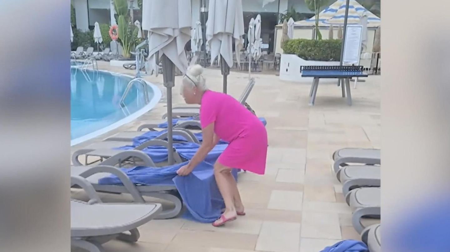 Aktion begeistert Millionen: Touristin rebelliert gegen Liegen-Blockierer im Hotel