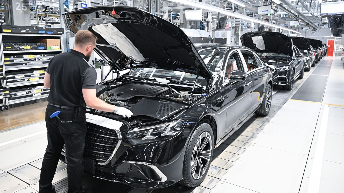 Verschobene Sonderzahlung: Mercedes-Gesamtbetriebsrat: Zeigt, wie groß der Druck ist