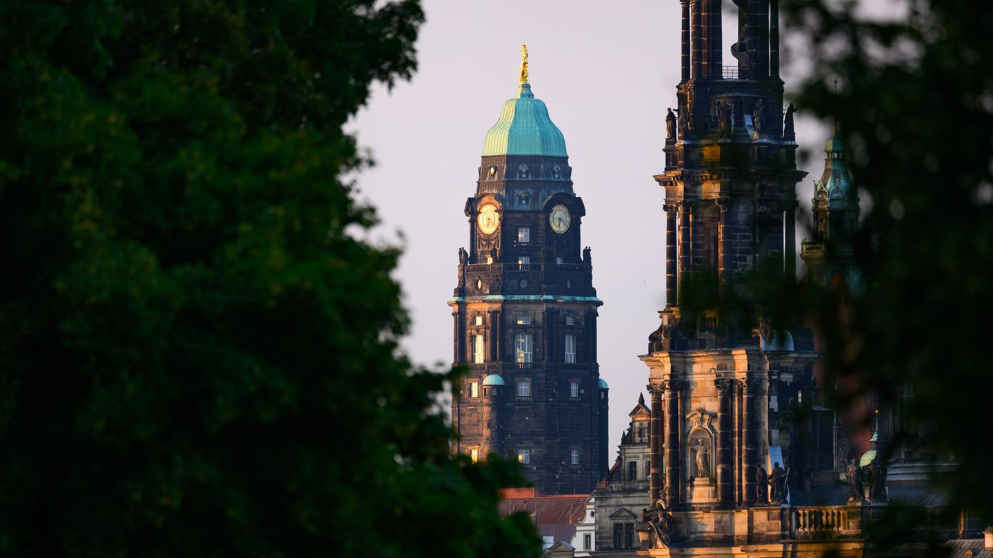 Stadtrat: Dresden beschließt Einsparungen - Haushaltssperre beendet