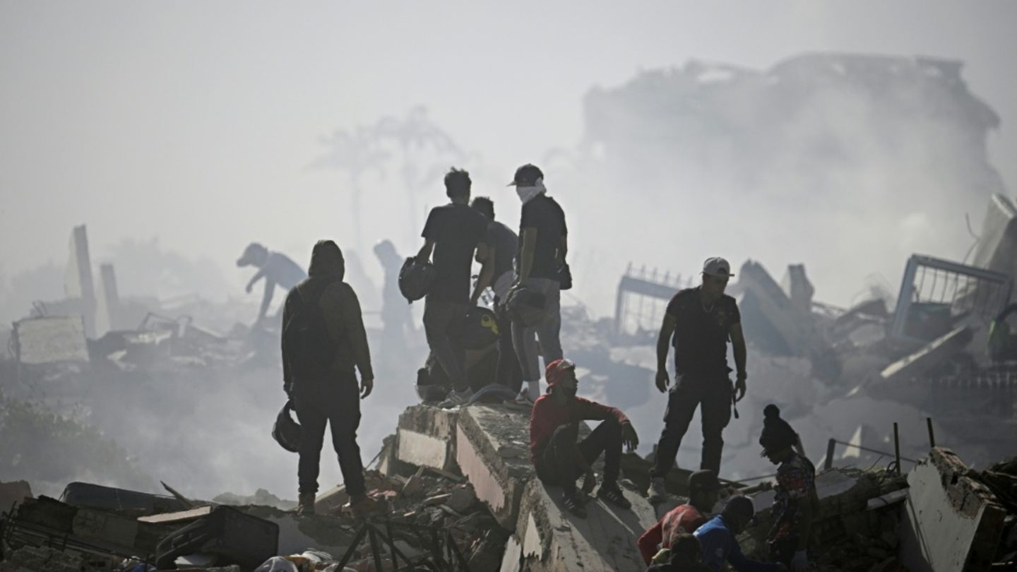 Fieberhafte Suche nach Verschütteten in Venezuela - Erste Helfer aus dem Ausland gelandet