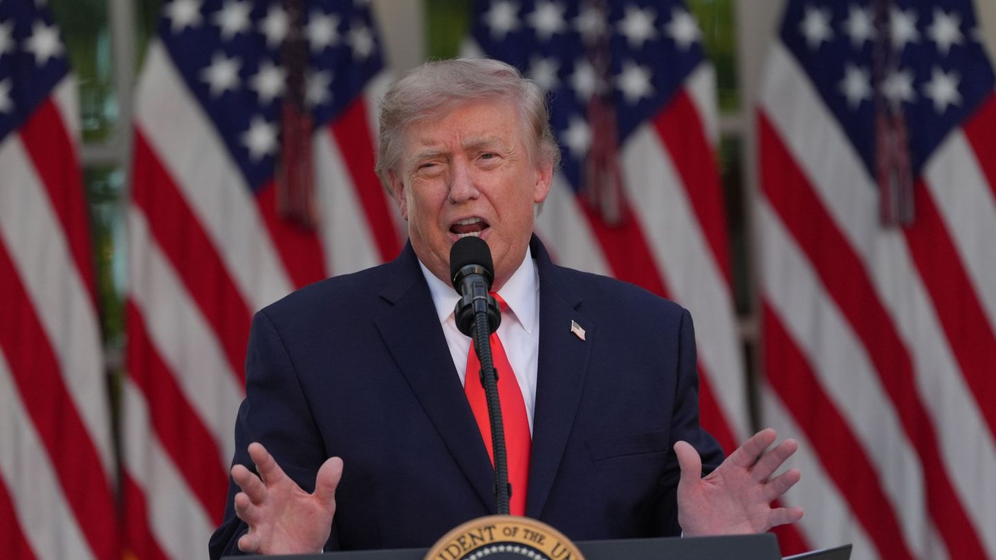 Angriff auf Frachtschiff: Trump zu Hormus-Attacke: Iran hat Waffenruhe gebrochen