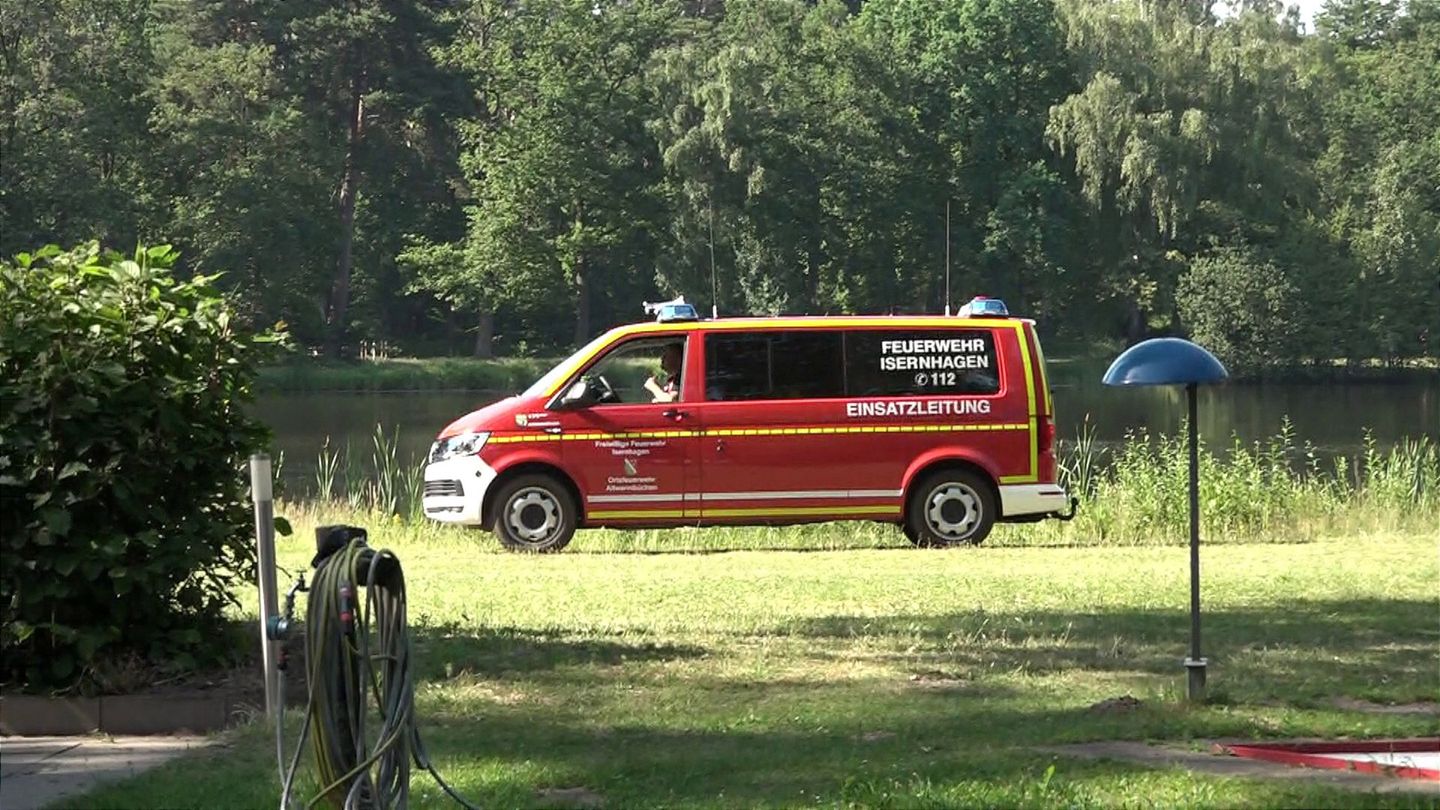 Rettungsversuche vergebens: Achtjähriger Junge tot aus Badesee geborgen