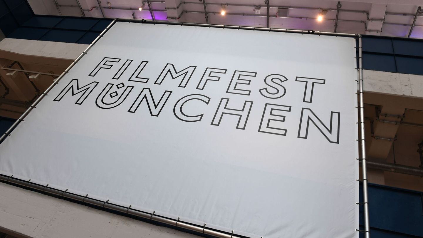 Akte x filmfest münchen: startschuss für das filmfest münchen 2026 27 tsmy3azbd3v1axs2048jpeg 756fc03b5faeb474 akte x 130 filme aus 56 ländern: in münchen startet wieder das filmfest - und zieht viele promis an die isar. Es ist wieder... Iustitia. Bg filmfest münchen: startschuss für das filmfest münchen 2026 2026-06-27 02:35:14 iustitia. Bg - gerechtigkeit akte x