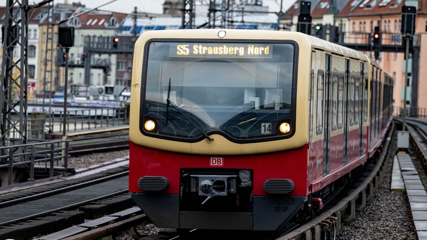 ÖPNV: Baustelle - keine S-Bahnen zwischen Friedrichstraße und Zoo