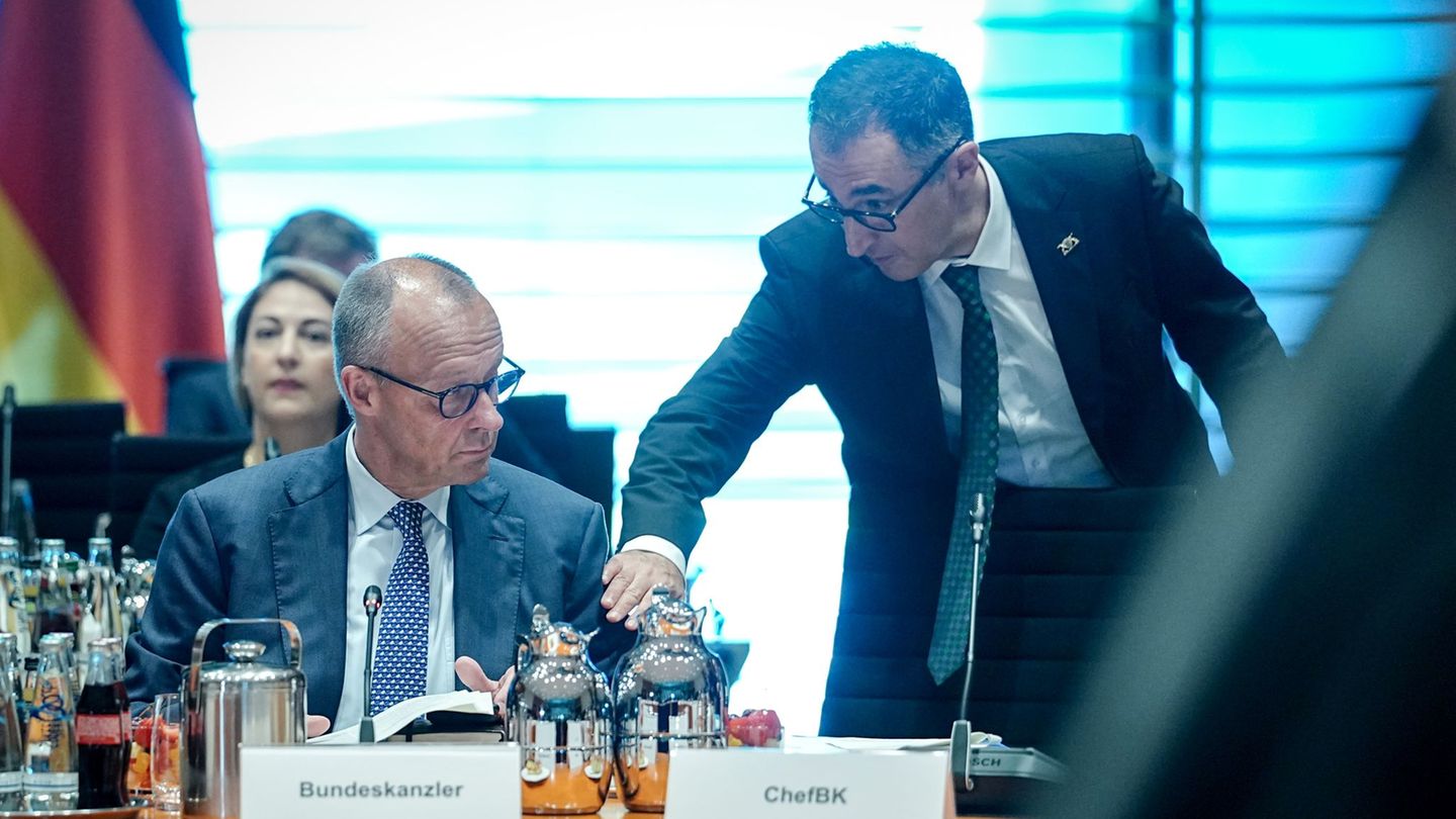 Vor wichtigen Landtagswahlen: Özdemir: Demokratie gefährdet wie noch nie