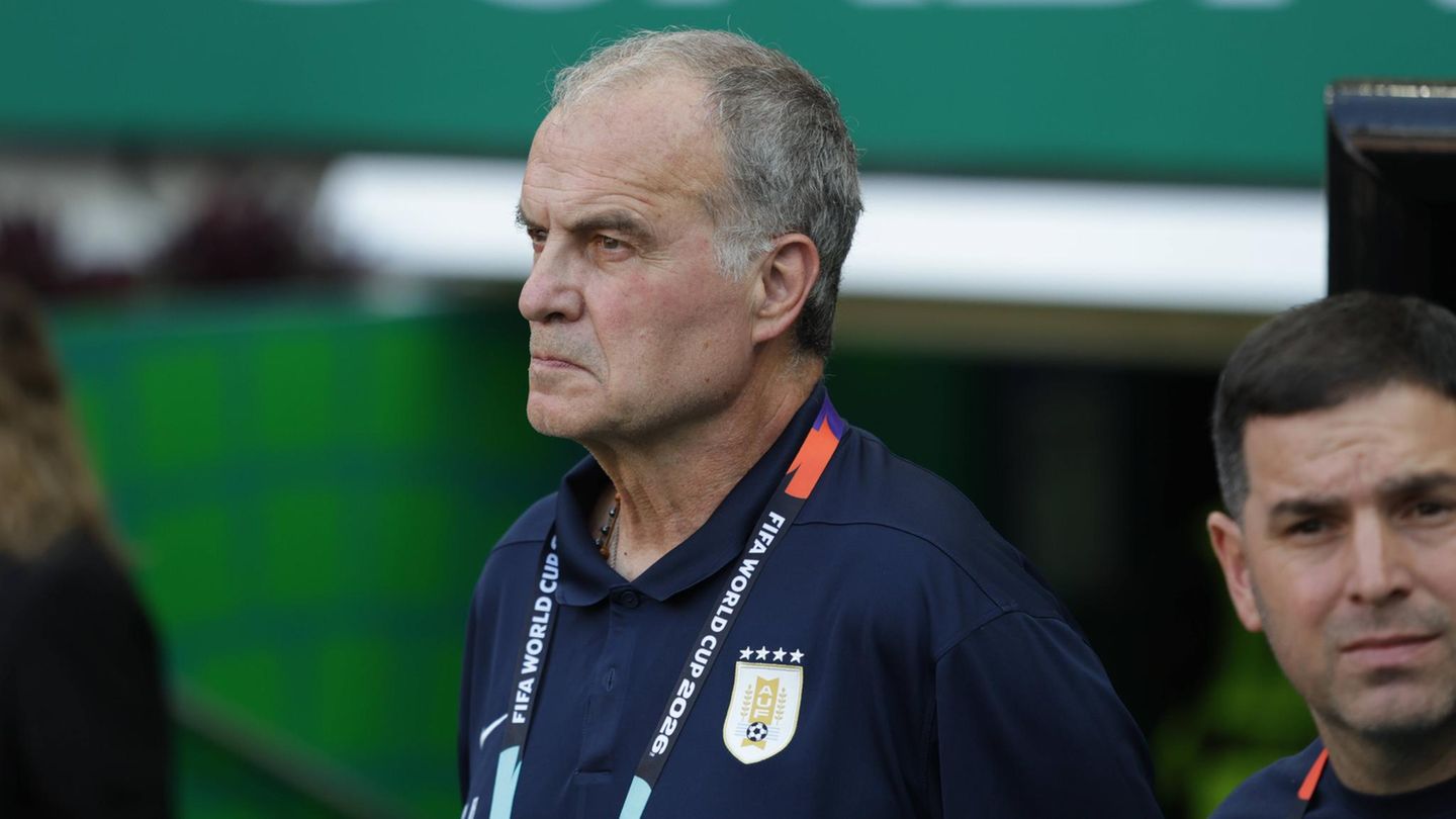 Newsblog zur Fußball-WM: Uruguays Trainer brüllt nach dem Ausscheiden Reporterin an