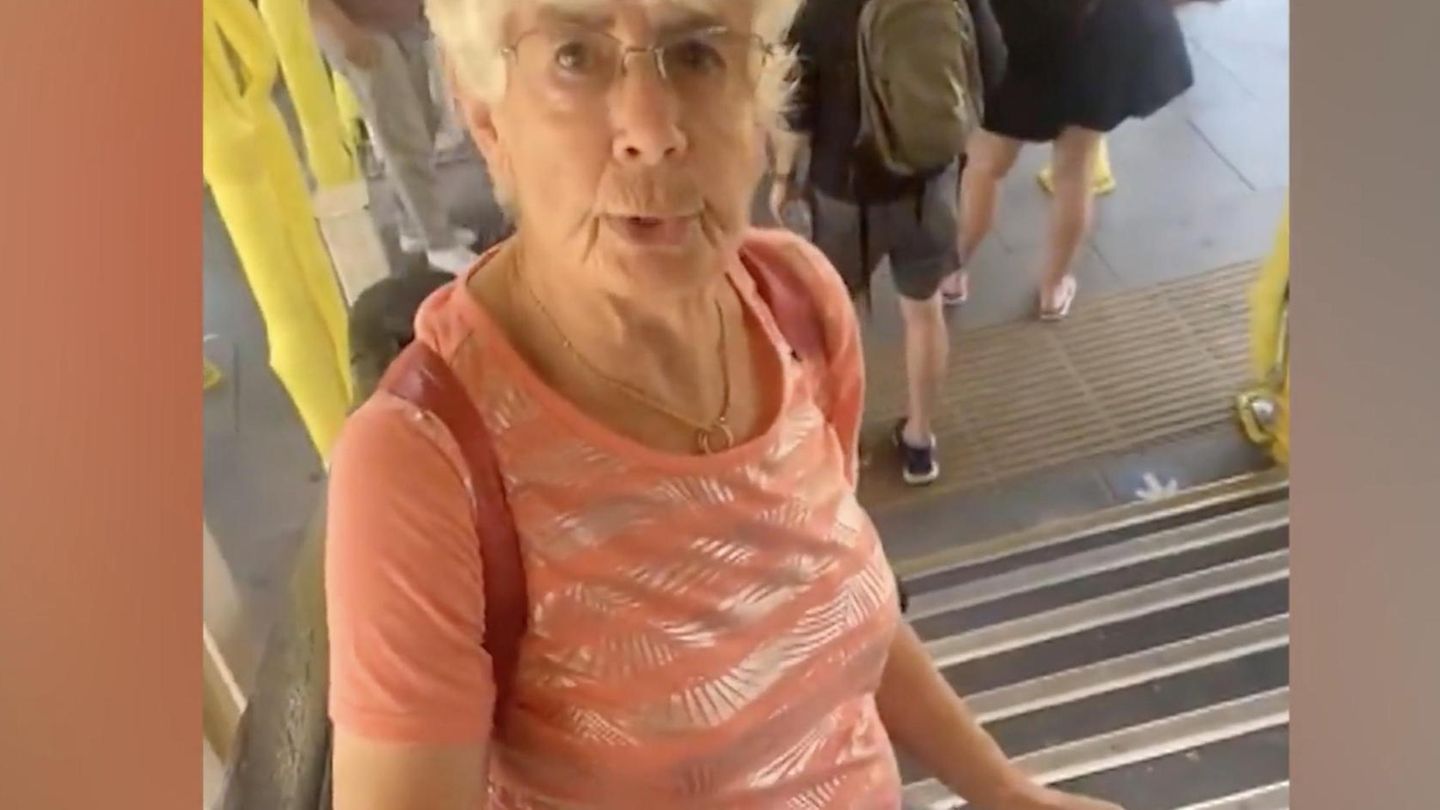 Bahnstress in London: Mann verwehrt 80-Jähriger Treppengeländer – Arroganz sorgt online für Empörung