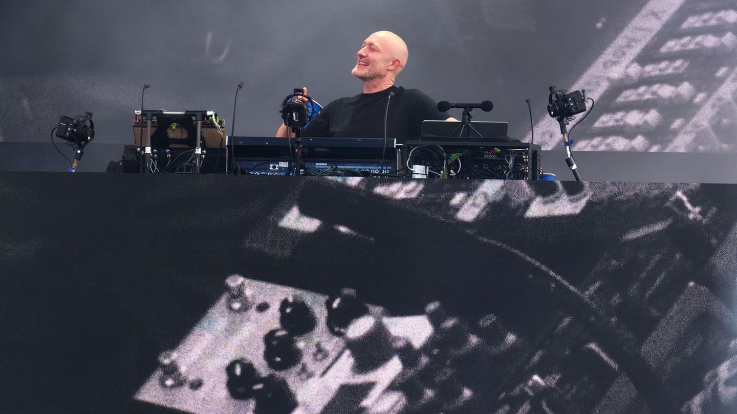 Trotz Hitze: Tausende Raver feiern bei Kalkbrenner-Konzert