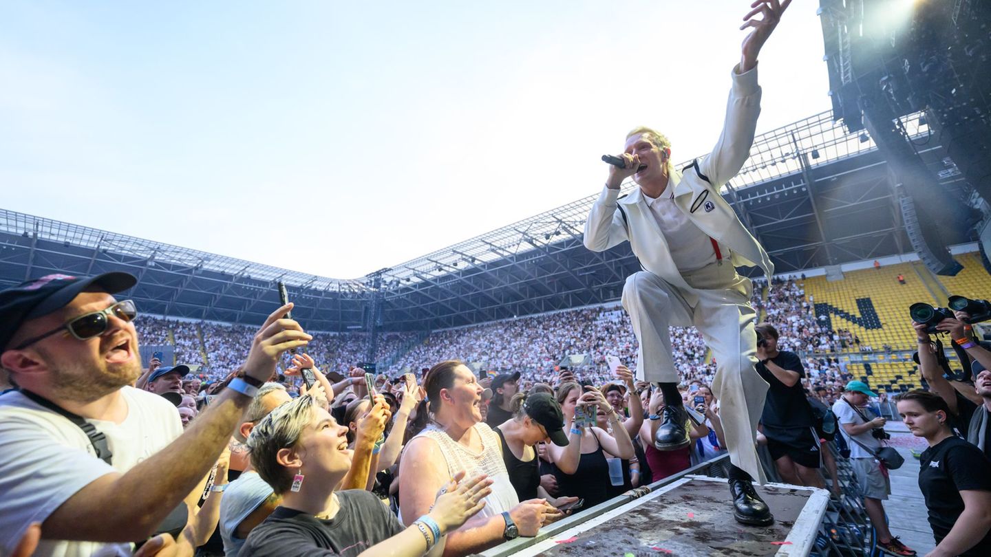 Konzerte: Kraftklub feiert Stadionpremiere bei großer Sommerhitze
