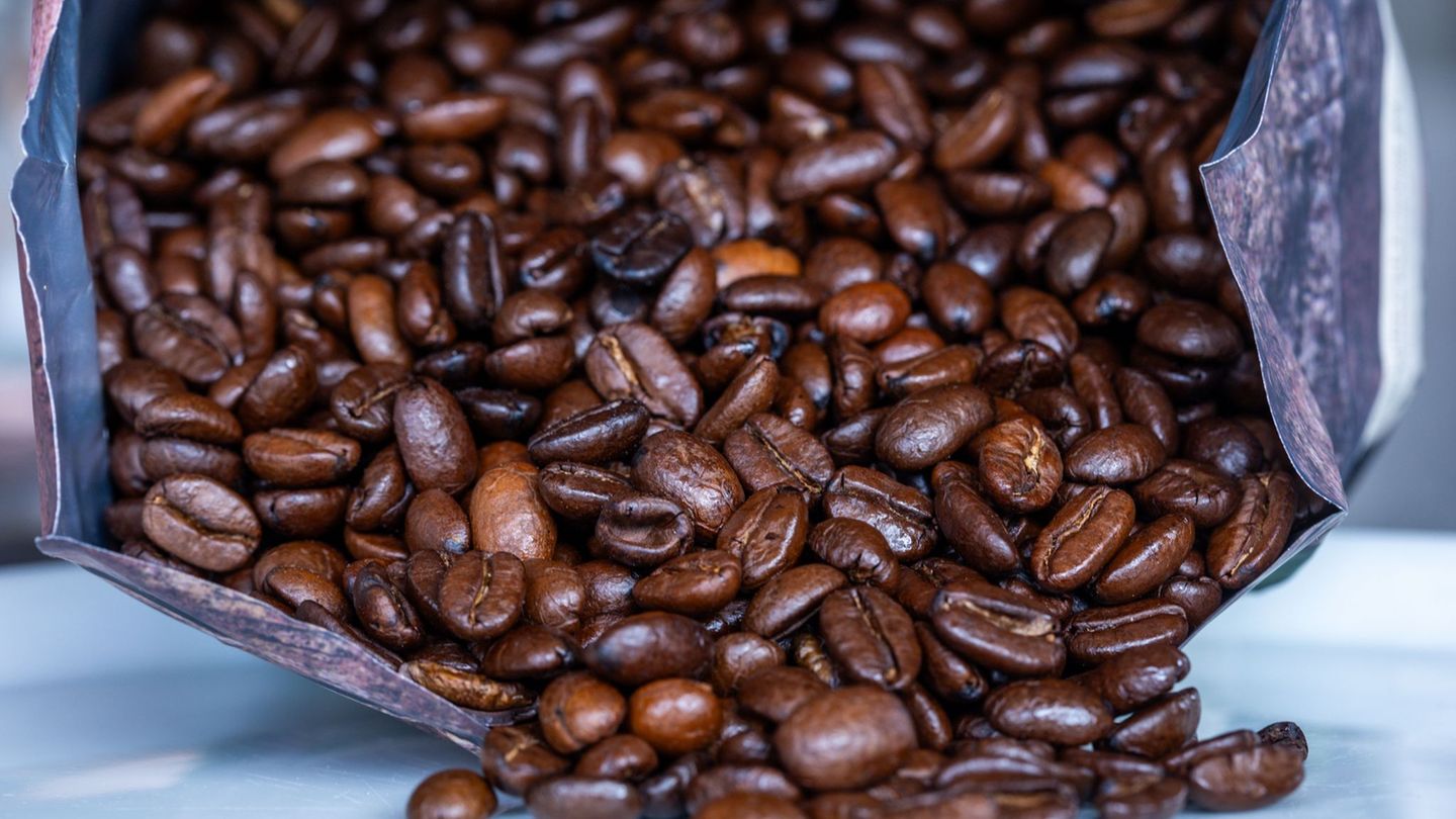 Nach Preishoch: Händler senken Preise für Markenkaffee