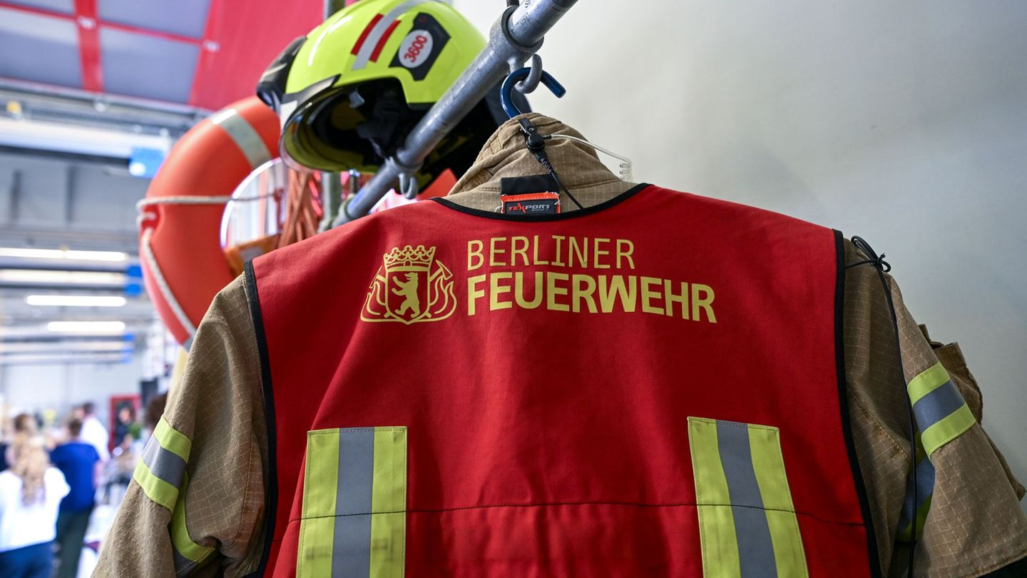 Notfälle bei Rekordhitze: Berliner Feuerwehr: Mehr als 2.000 Alarme am Samstag