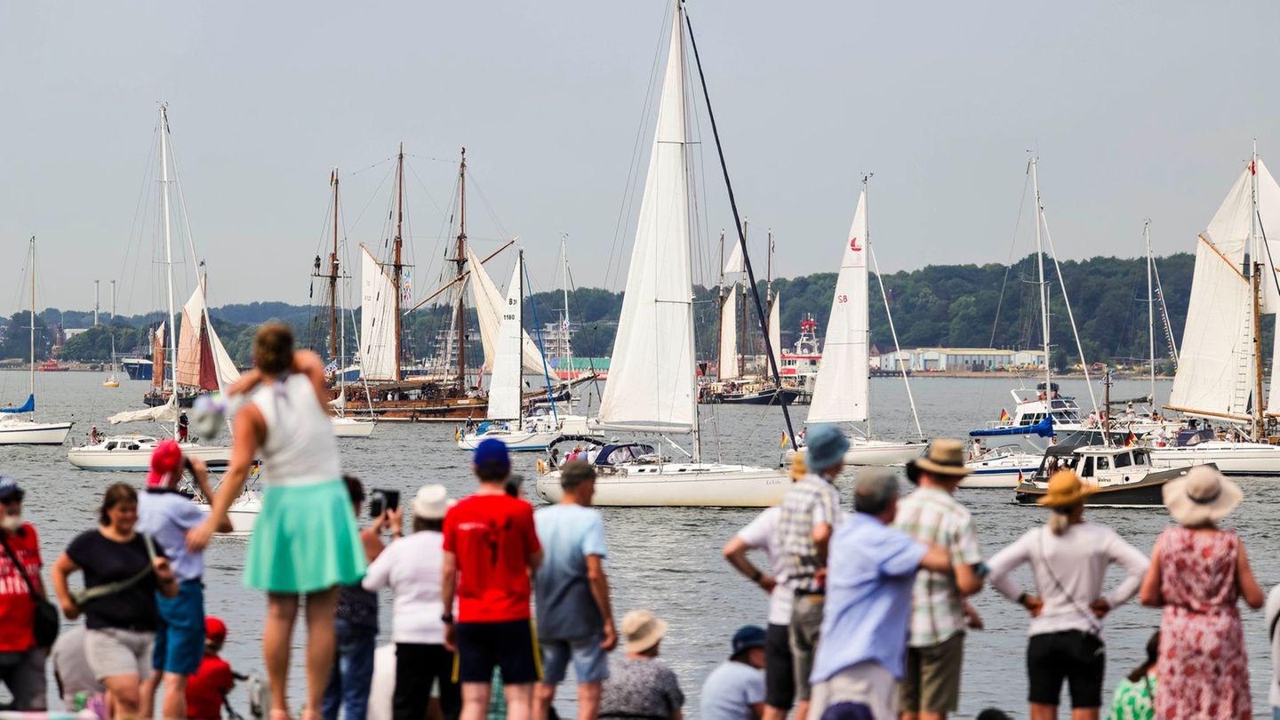 Regattawoche und Volksfest: Bei Sommerhitze drei Millionen Menschen auf Kieler Woche