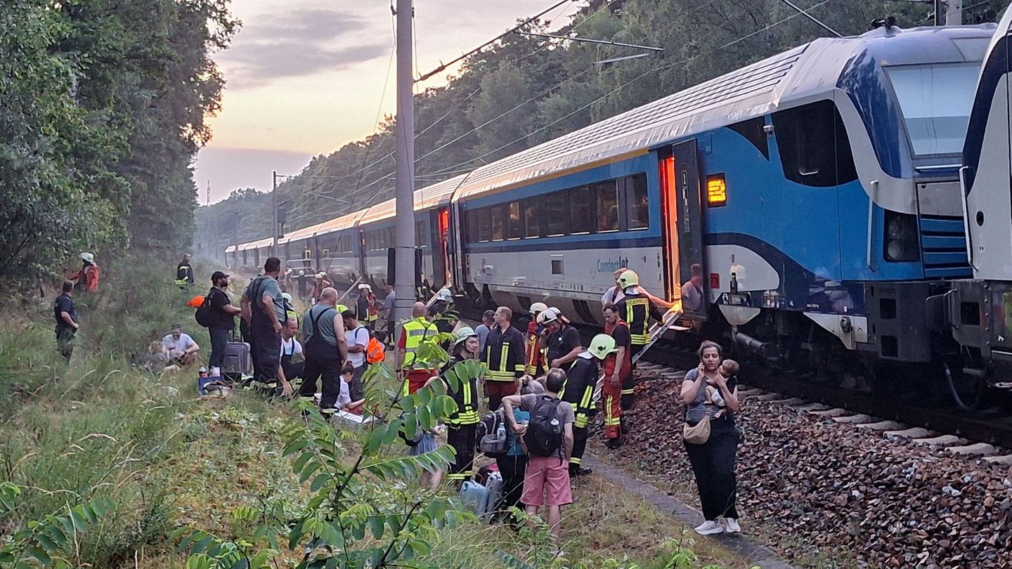Bahn: 630 Menschen bleiben in Zug ohne Klimaanlage stecken