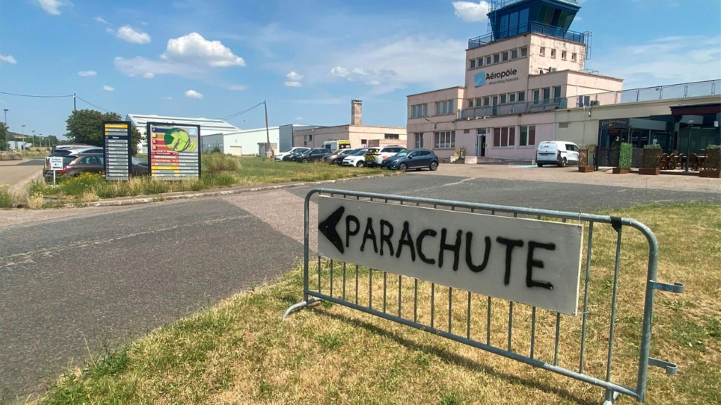 Elf Tote bei Flugzeugabsturz in Frankreich - Opfer wollten Fallschirmsprung absolvieren