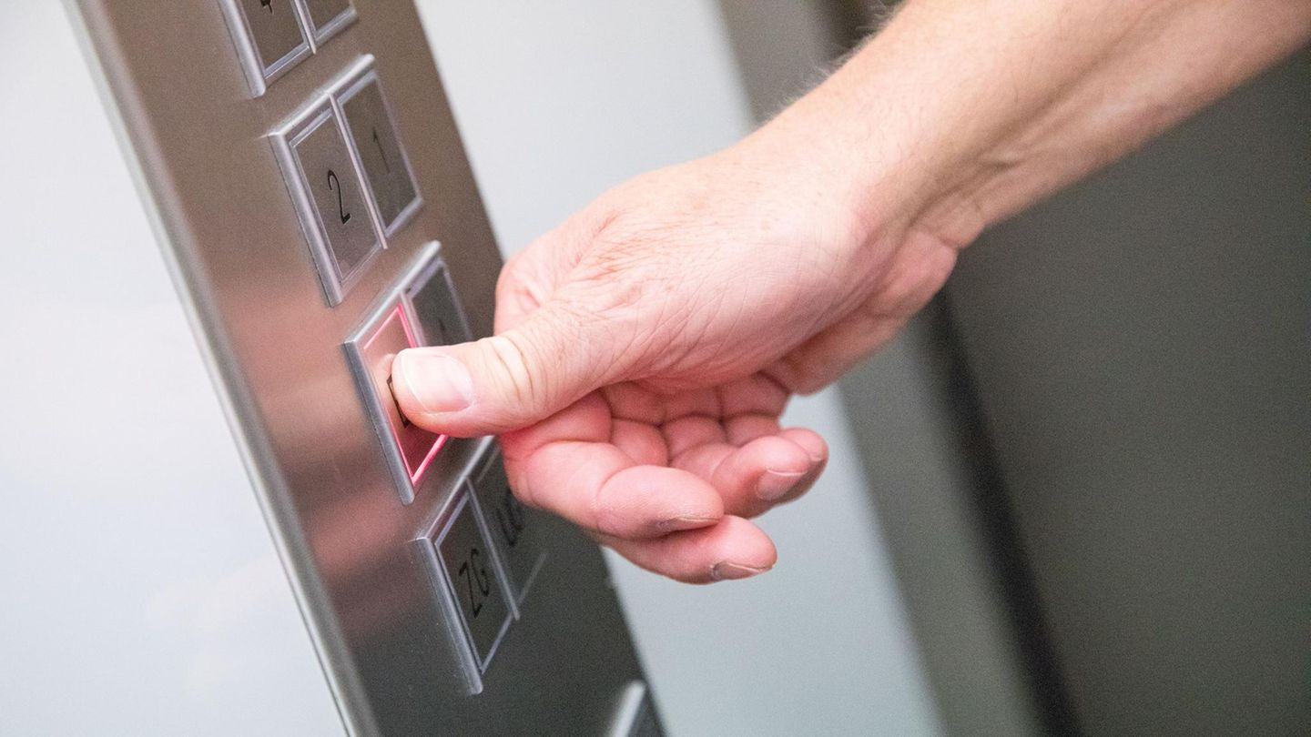Neue Auswertung: So groß ist die Wahrscheinlichkeit, im Aufzug stecken zu bleiben