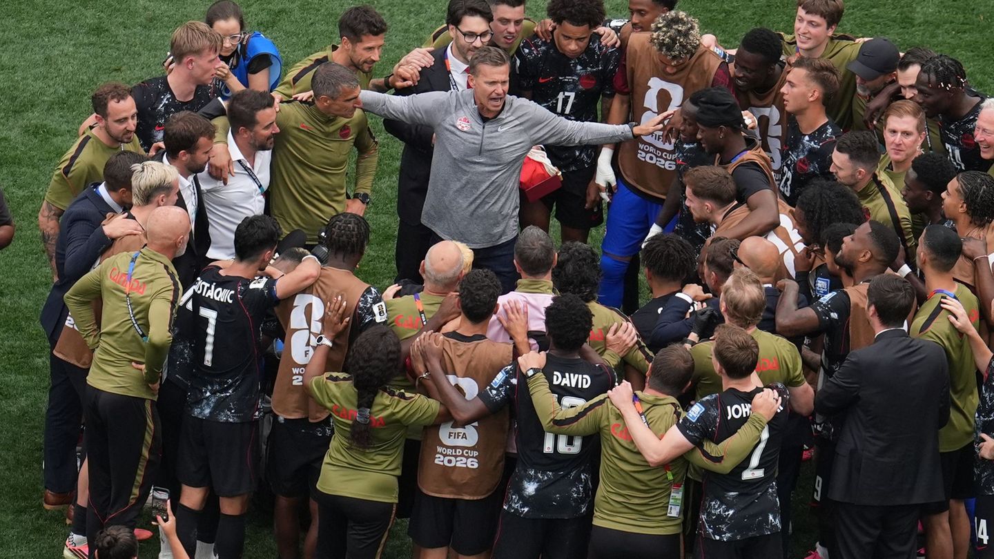 Erstmals im WM-Achtelfinale: „Kanadische Helden“: Davies und Co. schreiben Geschichte