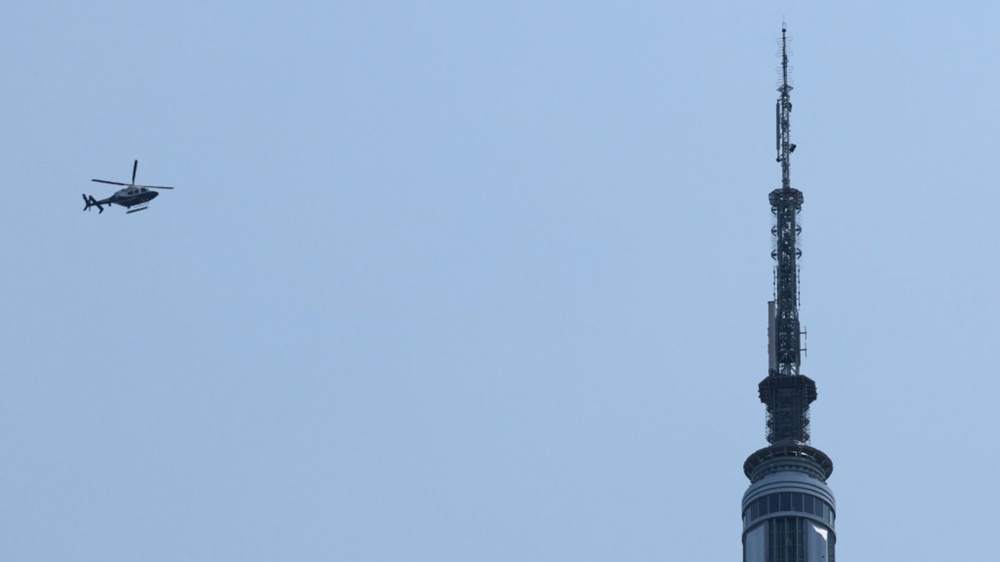 Für die „Macht der Liebe“: Paar erklimmt Spitze des Empire State Building