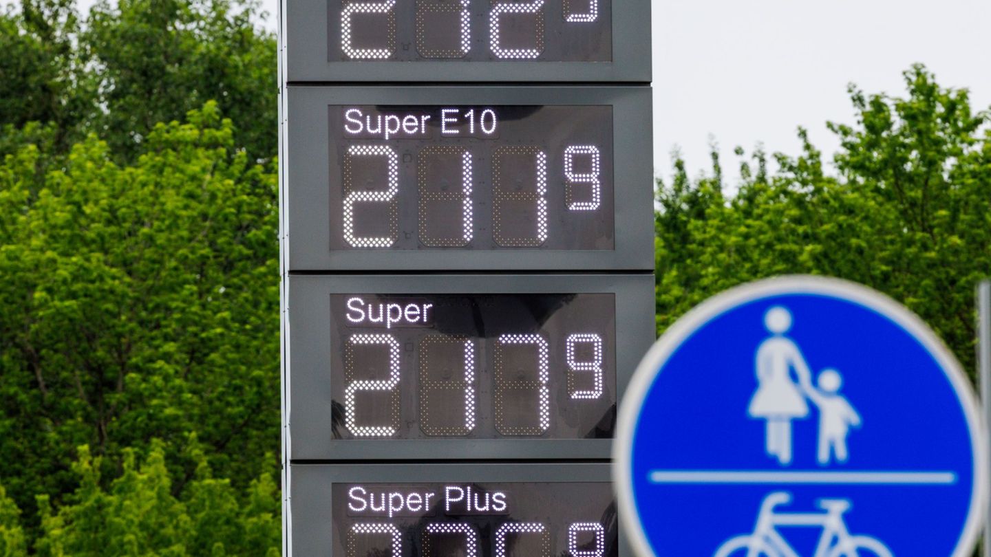 Adac autokosten: spritpreise: super im tagesschnitt wieder über 2 euro 2026 02 fp2spudcpsv3axs2048jpeg 3ff339e3de2a56be adac das ende des tankrabatts hat die preise steigen lassen - diesel bleibt dennoch unter der emotional aufgeladenen... Iustitia. Bg autokosten: spritpreise: super im tagesschnitt wieder über 2 euro 2026 2026-07-02 09:48:34 iustitia. Bg - gerechtigkeit adac