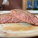 Und der Ninja Woodfire bekommt unser Fleisch genau medium hin