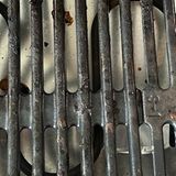 Den Grillrost reinigen wir erst bei der nächsten Grillung