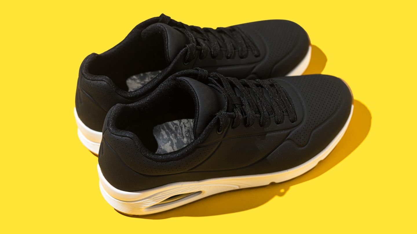 Auf der Suche nach klassischen Sneakern? Die Skechers UNO Stand on Air sind bei Amazon reduziert (Symbolbild)