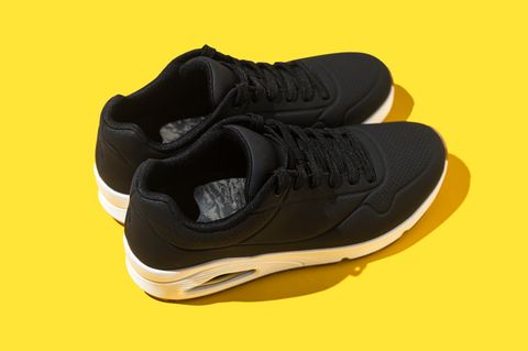 Auf der Suche nach klassischen Sneakern? Die Skechers UNO Stand on Air sind bei Amazon reduziert (Symbolbild)