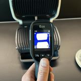 Beide Platten sind gleichmäßig heiß, wie die Wärmebildkamera verrät