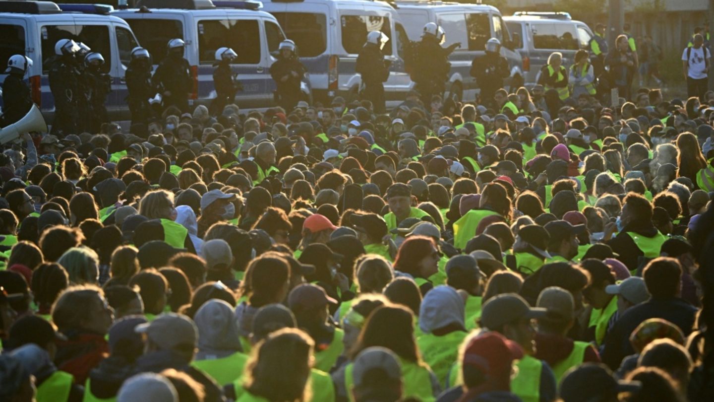Polizei: Rund 20.000 Menschen protestieren in Erfurt gegen AfD-Parteitag