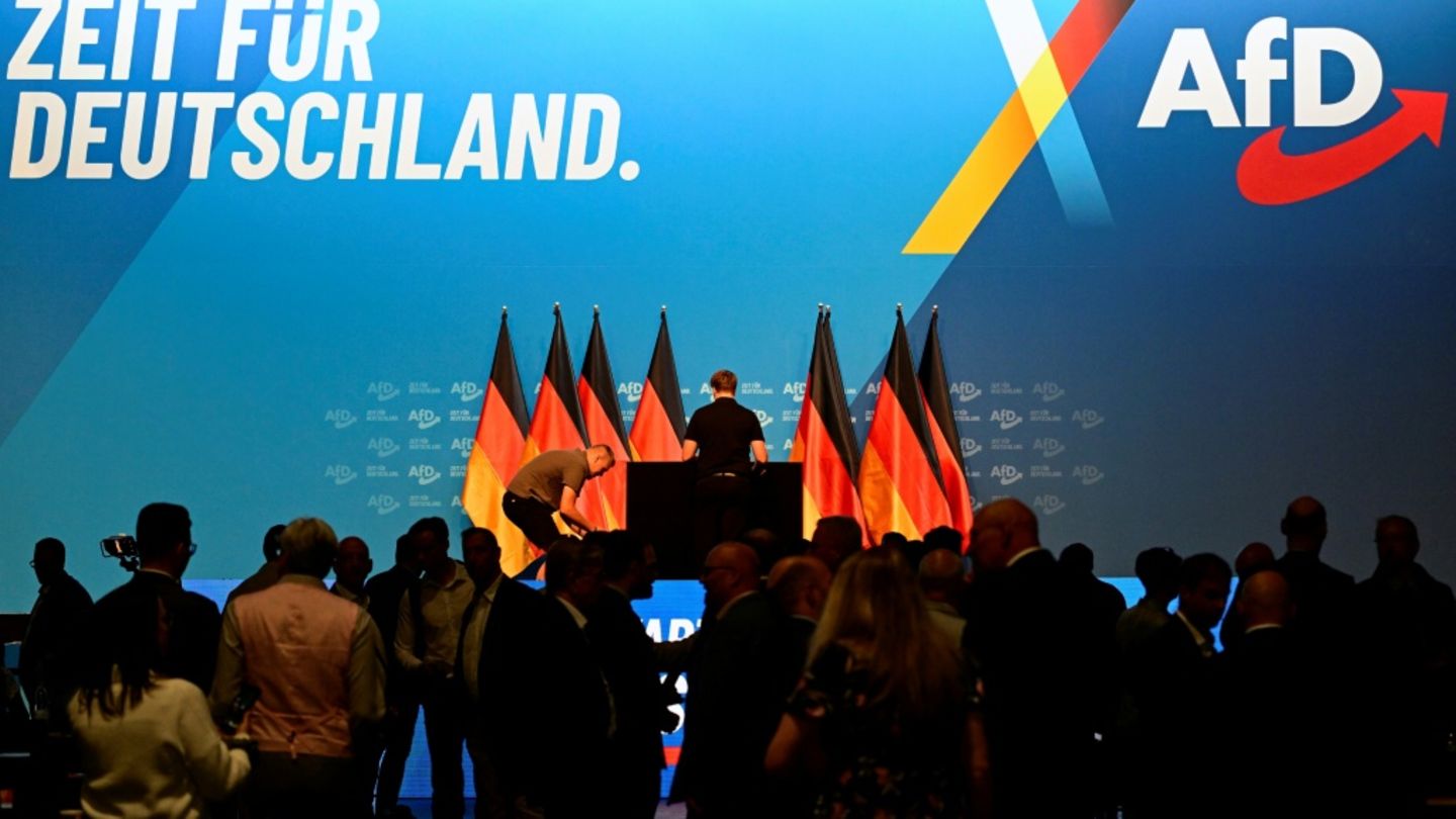 AfD-Parteitag in Erfurt beginnt - massive Gegenproteste