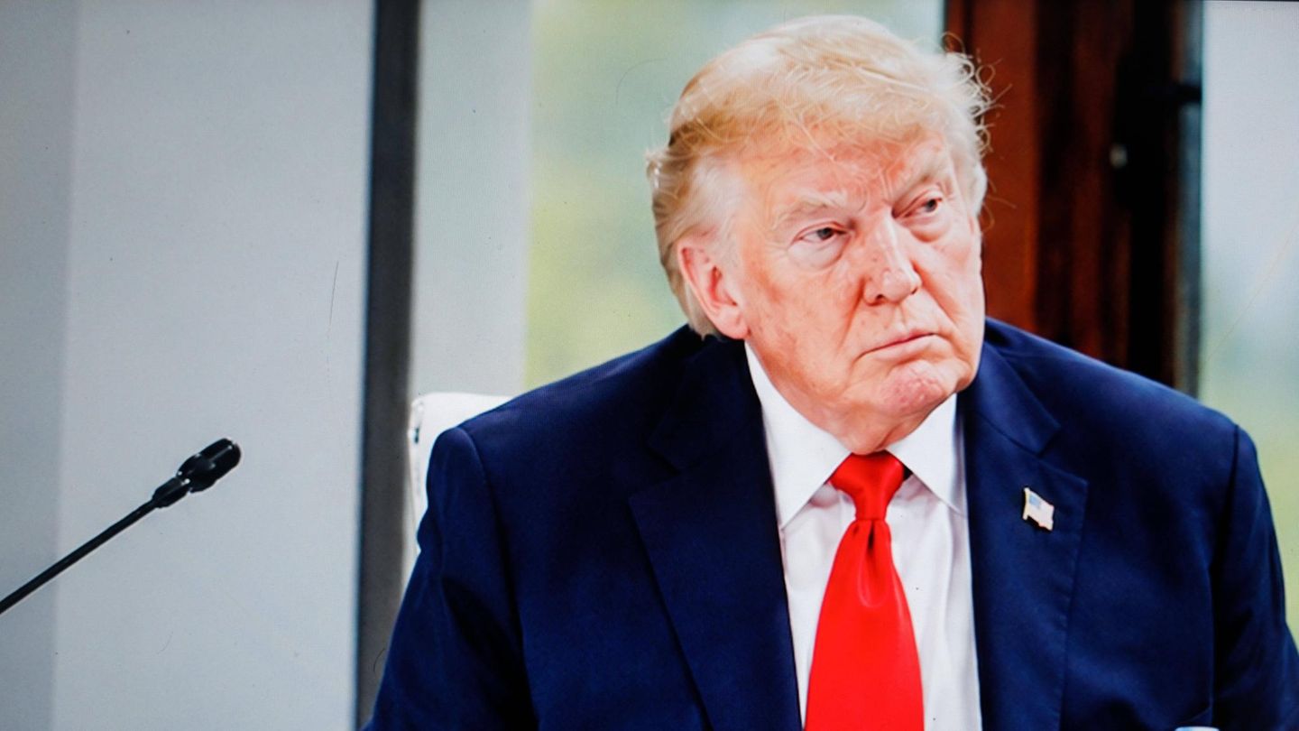 Promi-trauung des jahres: weißes haus lästert über taylor swifts hochzeit 2026 - iustitia. Bg - gerechtigkeit Donald trump promi-trauung des jahres: weißes haus lästert über taylor swifts hochzeit 2026 donald trump taylor swift donald trump donald trumps weißes haus benutzt die hochzeit von taylor swift und travis kelce, um gegen die stars zu sticheln. Iustitia. Bg - gerechtigkeit donald trump