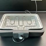 Das Kabel führt leider unter dem Grill durch. Hier wäre eine andere Lösung wünschenswert